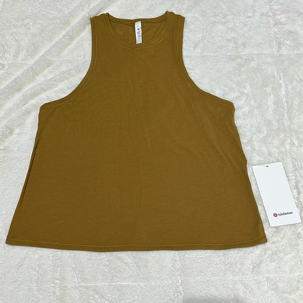 Lululemon | size 6 | squad goals tank